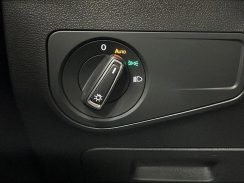 Used 2024 Volkswagen Tiguan SE w/ Panoramic Sunroof Package image 33