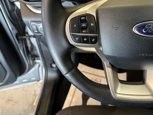 Used 2021 Ford Explorer XLT AWD/4WD image 11
