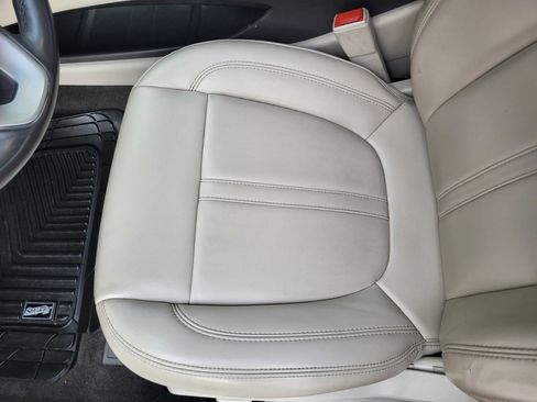 Used 2020 Lincoln MKZ w/ Convenience Package image 29