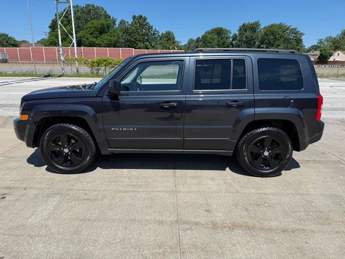 Used 2016 Jeep Patriot Latitude w/ Sun/Sound Group AWD/4WD image 11