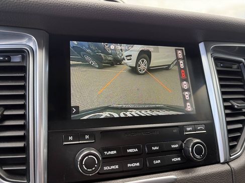 Used 2018 Porsche Macan AWD/4WD image 34