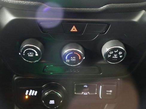 Used 2018 Jeep Renegade Sport w/ Power & Air Group image 40