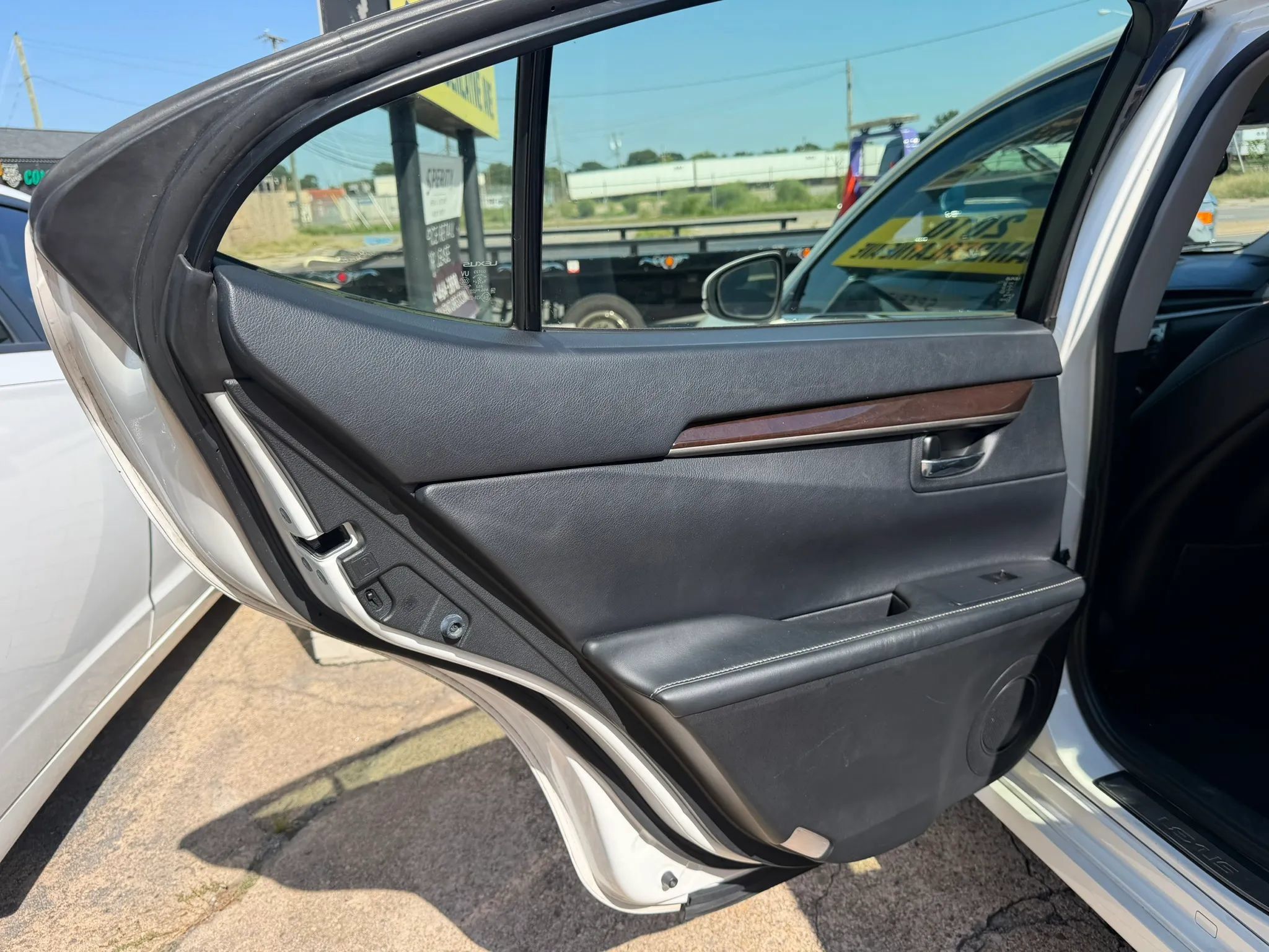 Used 2014 Lexus ES 350 w/ Premium Package FWD image 12