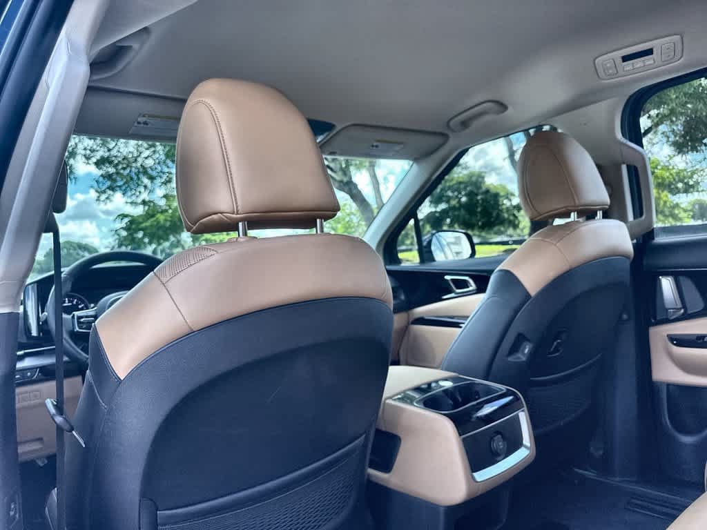Used 2024 Kia Carnival EX FWD image 23