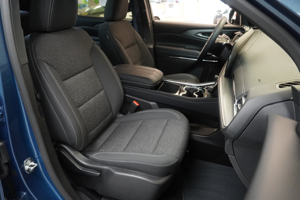 Used 2026 Chevrolet Traverse LT w/ Driver Confidence Package FWD image 26