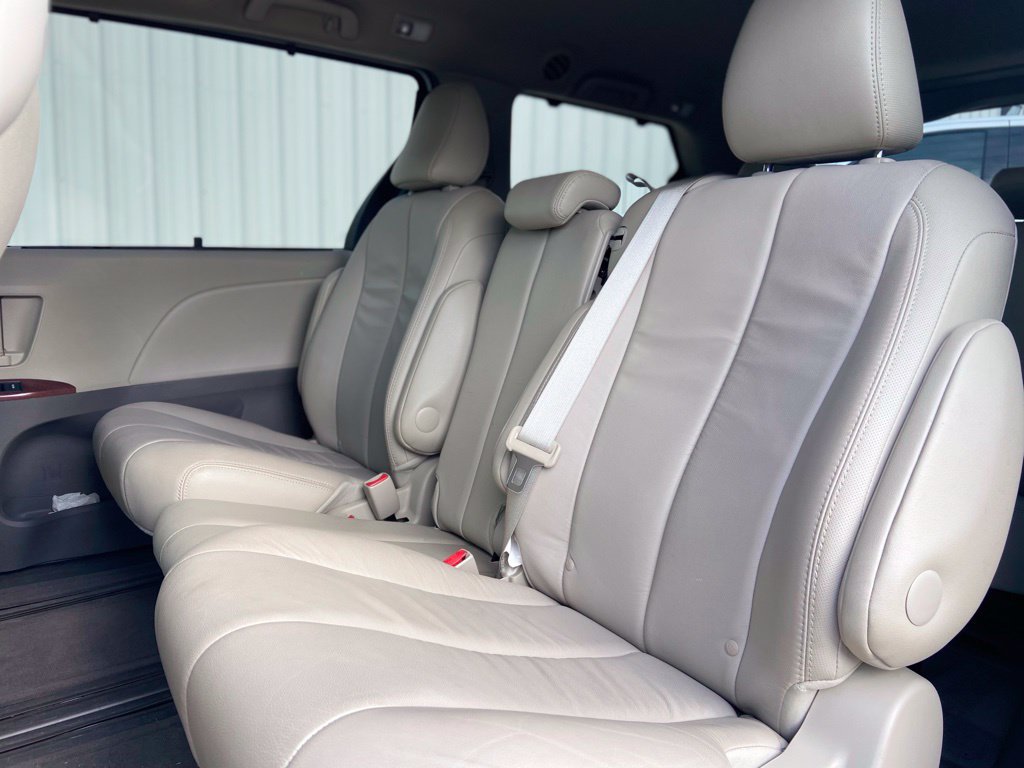 Used 2014 Toyota Sienna XLE FWD image 20