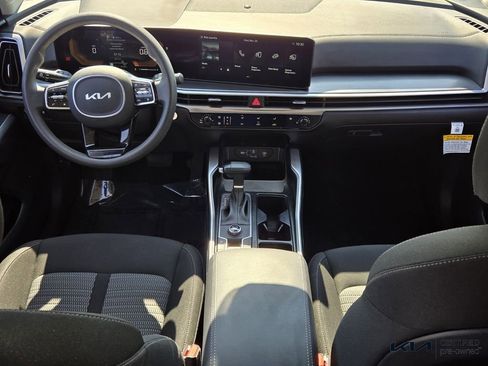Certified 2025 Kia Sorento LX image 13