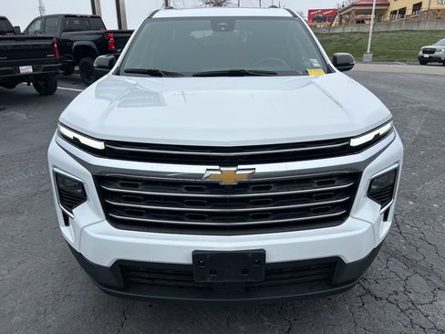 Used 2025 Chevrolet Traverse LT w/ Sun and Wheel Package AWD/4WD image 2