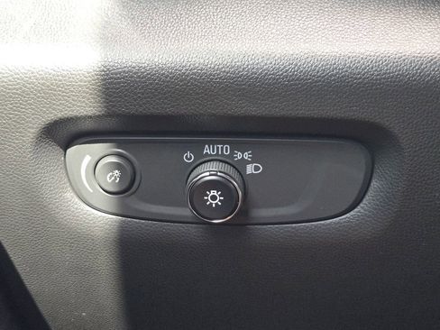 Used 2023 Chevrolet Traverse High Country FWD image 17