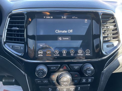 Certified 2021 Jeep Grand Cherokee Limited w/ Luxury Group II image 47