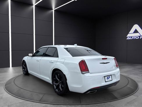 Used 2023 Chrysler 300 Touring w/ Sport Appearance Package image 4