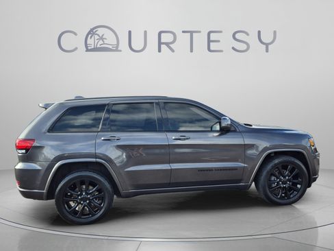 Used 2019 Jeep Grand Cherokee Altitude RWD image 8