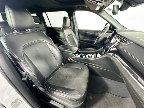 Used 2023 Jeep Grand Cherokee L Laredo image 29