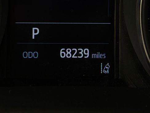 Used 2021 Toyota C-HR LE image 19