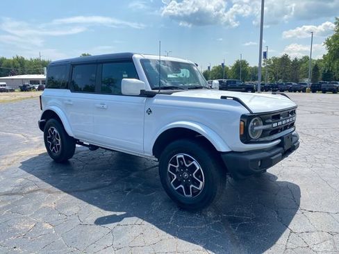 Used 2025 Ford Bronco Outer Banks AWD/4WD image 12