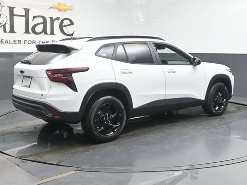 New 2026 Chevrolet Trax LT w/ Driver Confidence Package FWD image 28