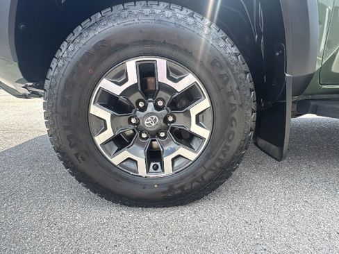 Used 2021 Toyota Tacoma TRD Off-Road w/ TRD Premium Off Road Package AWD/4WD image 36