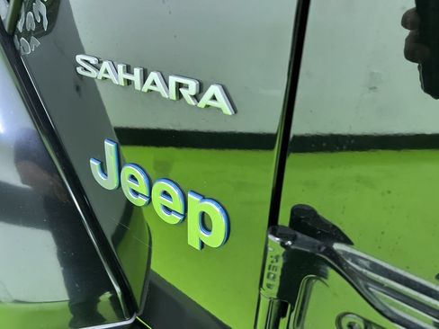 Used 2022 Jeep Wrangler Unlimited Sahara AWD/4WD image 14