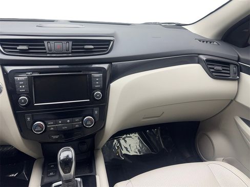 Used 2019 Nissan Rogue Sport SL w/ Premium Package image 54