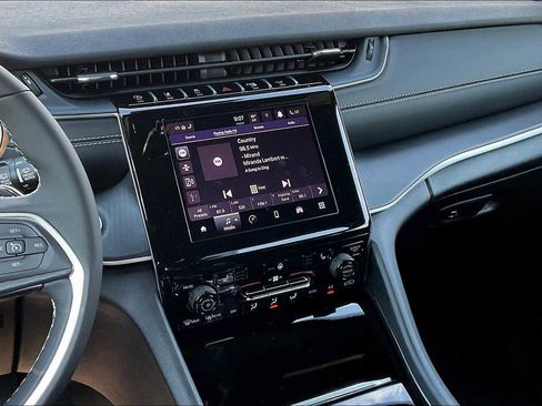 New 2025 Jeep Grand Cherokee Laredo X w/ Luxury Tech Group I image 6