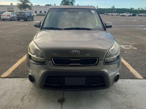 Used 2013 Kia Soul + FWD image 7