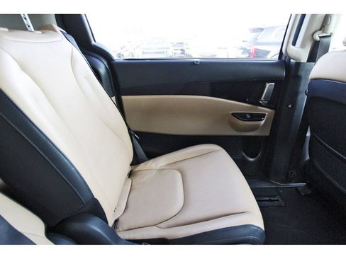 Used 2023 Kia Carnival EX FWD image 12