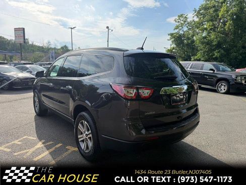 Used 2017 Chevrolet Traverse LT FWD image 5