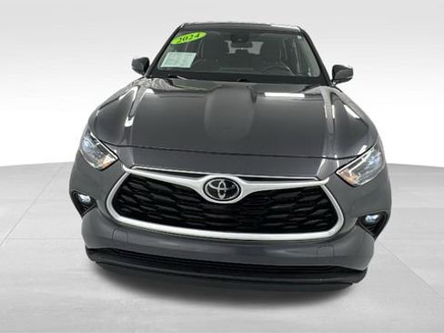 Used 2024 Toyota Highlander LE image 8