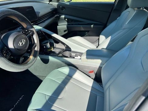 Used 2025 Hyundai Elantra Limited FWD image 5