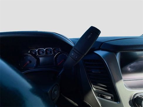 Used 2019 Chevrolet Suburban LT image 32