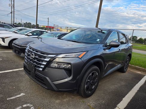 Used 2025 Nissan Rogue SV FWD image 3