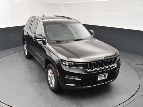 Used 2023 Jeep Grand Cherokee Limited image 13