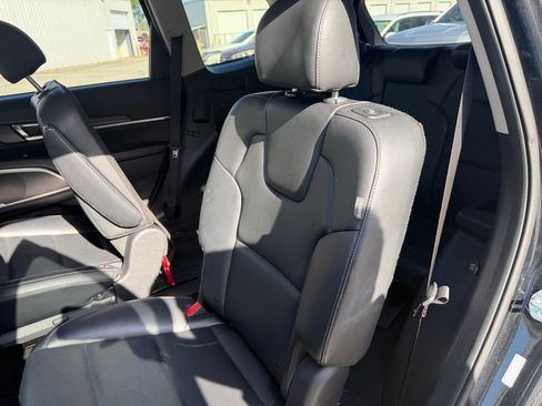 Used 2025 Kia Telluride S FWD image 11