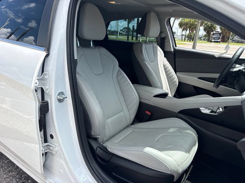 Used 2023 Hyundai Elantra Limited FWD image 16