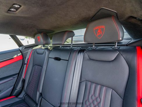 Used 2025 Lamborghini Urus SE AWD/4WD image 40