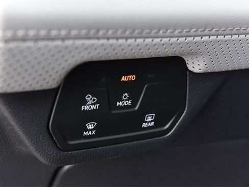 Certified 2025 Volkswagen Atlas Peak Edition SE image 11