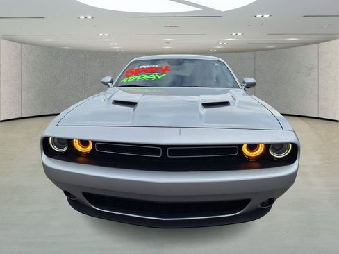 Used 2021 Dodge Challenger SXT w/ Driver Convenience Group image 8