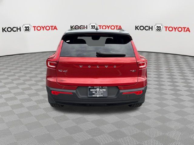 Used 2022 Volvo XC40 T5 R-Design w/ Climate Package AWD/4WD image 7