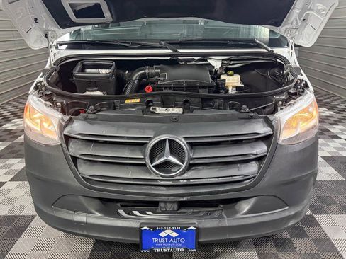 Used 2020 Mercedes-Benz Sprinter 2500 image 32