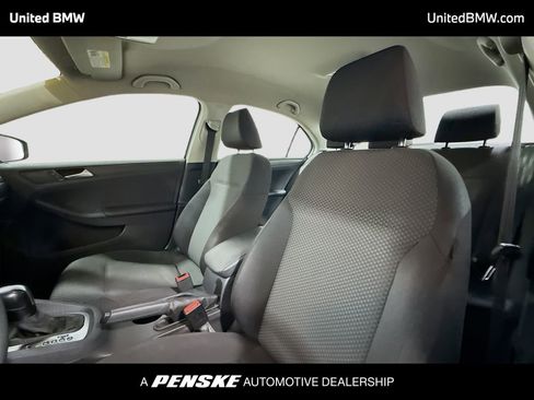 Used 2014 Volkswagen Jetta S image 5