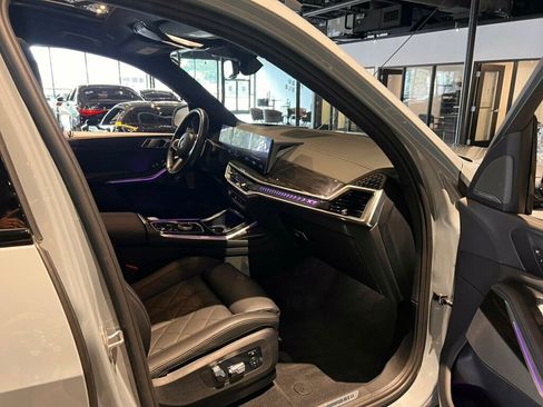 Used 2024 BMW X7 xDrive40i w/ M Sport Package AWD/4WD image 31