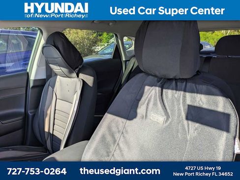 Used 2024 Hyundai Kona SE FWD image 3