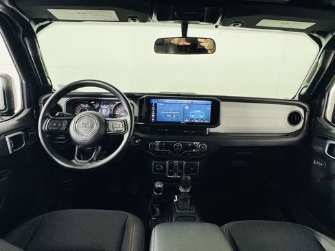 Used 2025 Jeep Gladiator Nighthawk image 21