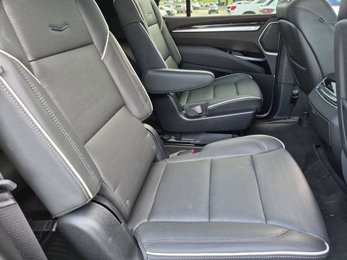 Used 2025 Cadillac Escalade Premium Luxury AWD/4WD image 34