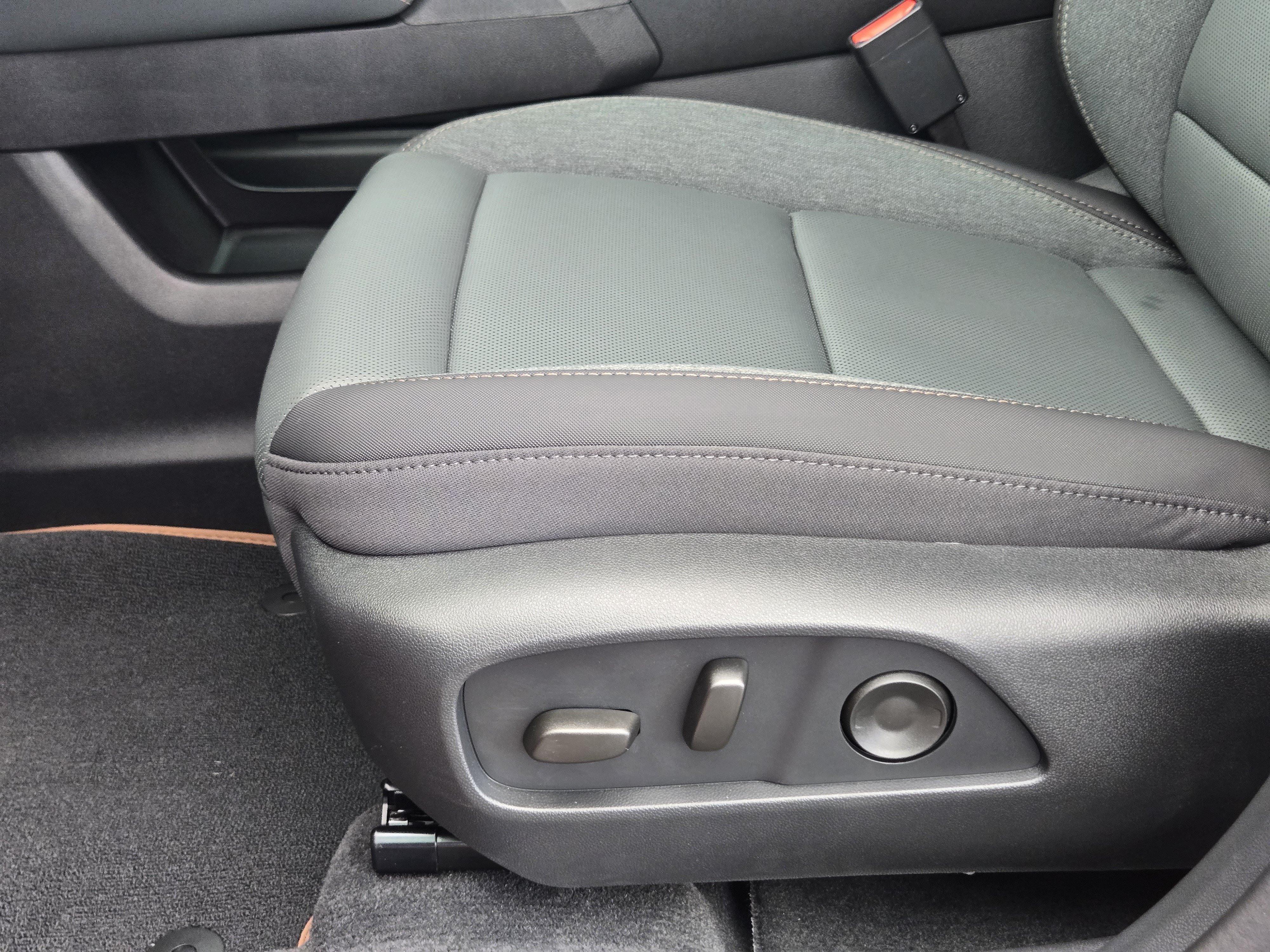 New 2026 GMC Terrain AT4 w/ Convenience Package III AWD/4WD image 18