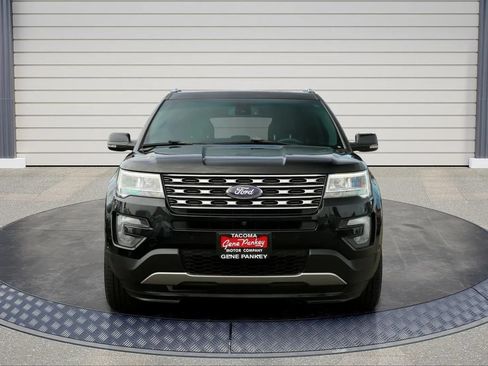 Used 2017 Ford Explorer Limited w/ Equipment Group 303A AWD/4WD image 2