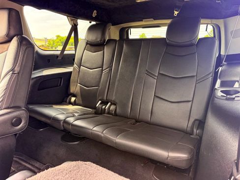 Used 2020 Cadillac Escalade ESV Luxury AWD/4WD image 18