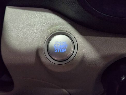 Used 2021 Hyundai Venue FWD image 39