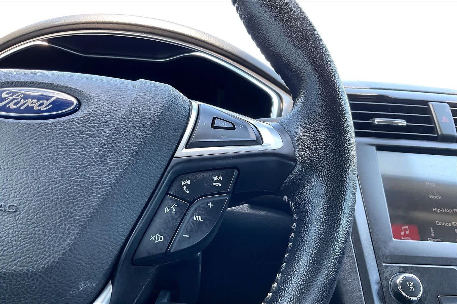 Used 2019 Ford Fusion SE w/ Equipment Group 151A FWD image 23