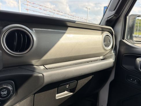 Used 2023 Jeep Gladiator Overland AWD/4WD image 24